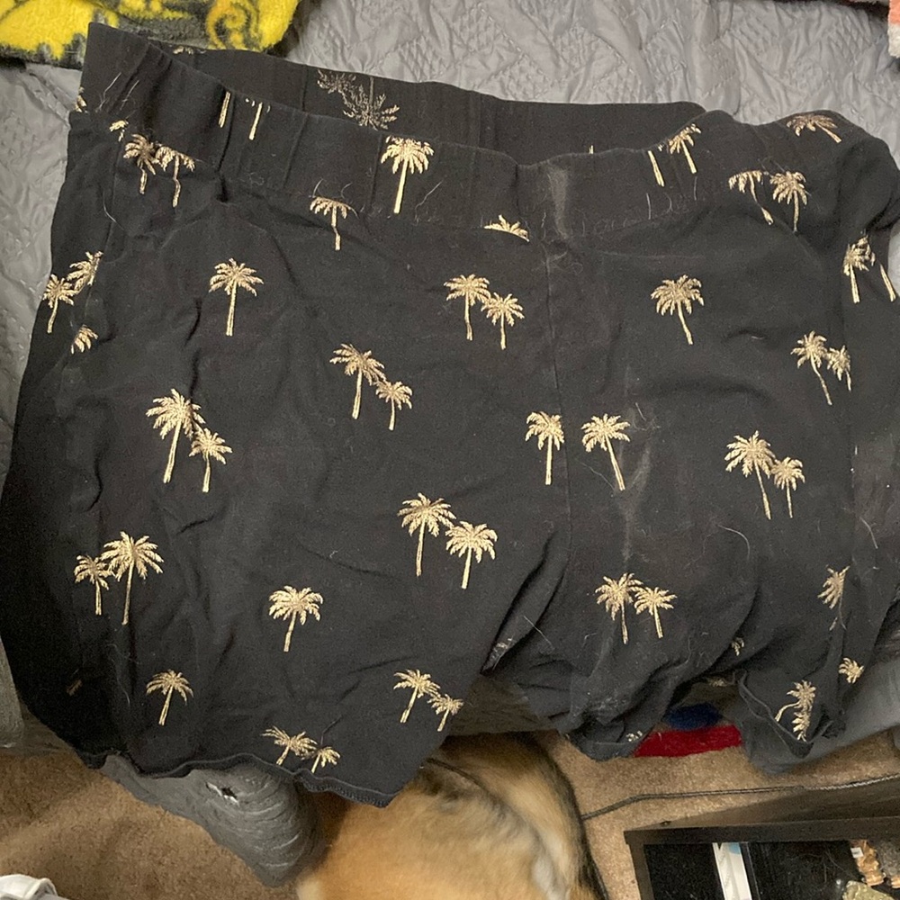 Black and gold palm tree biker shorts
